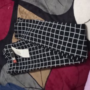 Nwt leggins pant size Small like size 16